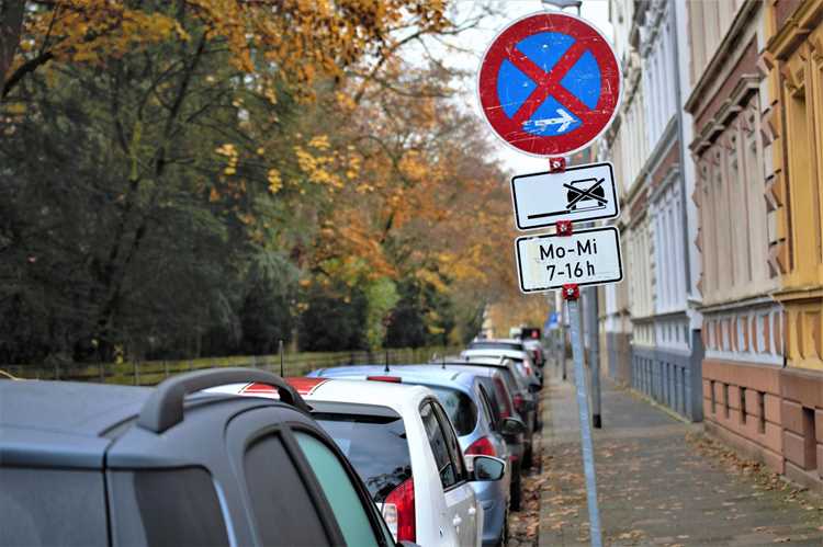 В зонах остановки общественного транспорта
