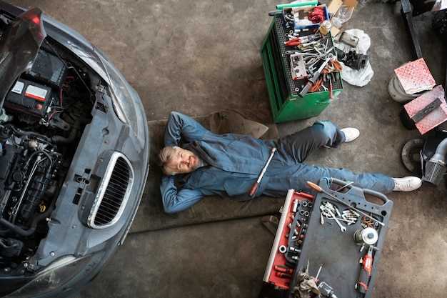 Подготовка к разборке и замене дворника на Mercedes 124